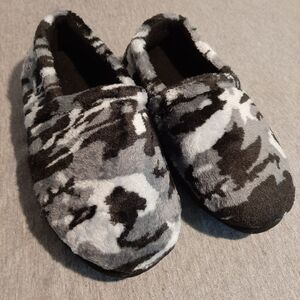 2 New Pairs Little Boys 3/4 Hard Sole Slippers